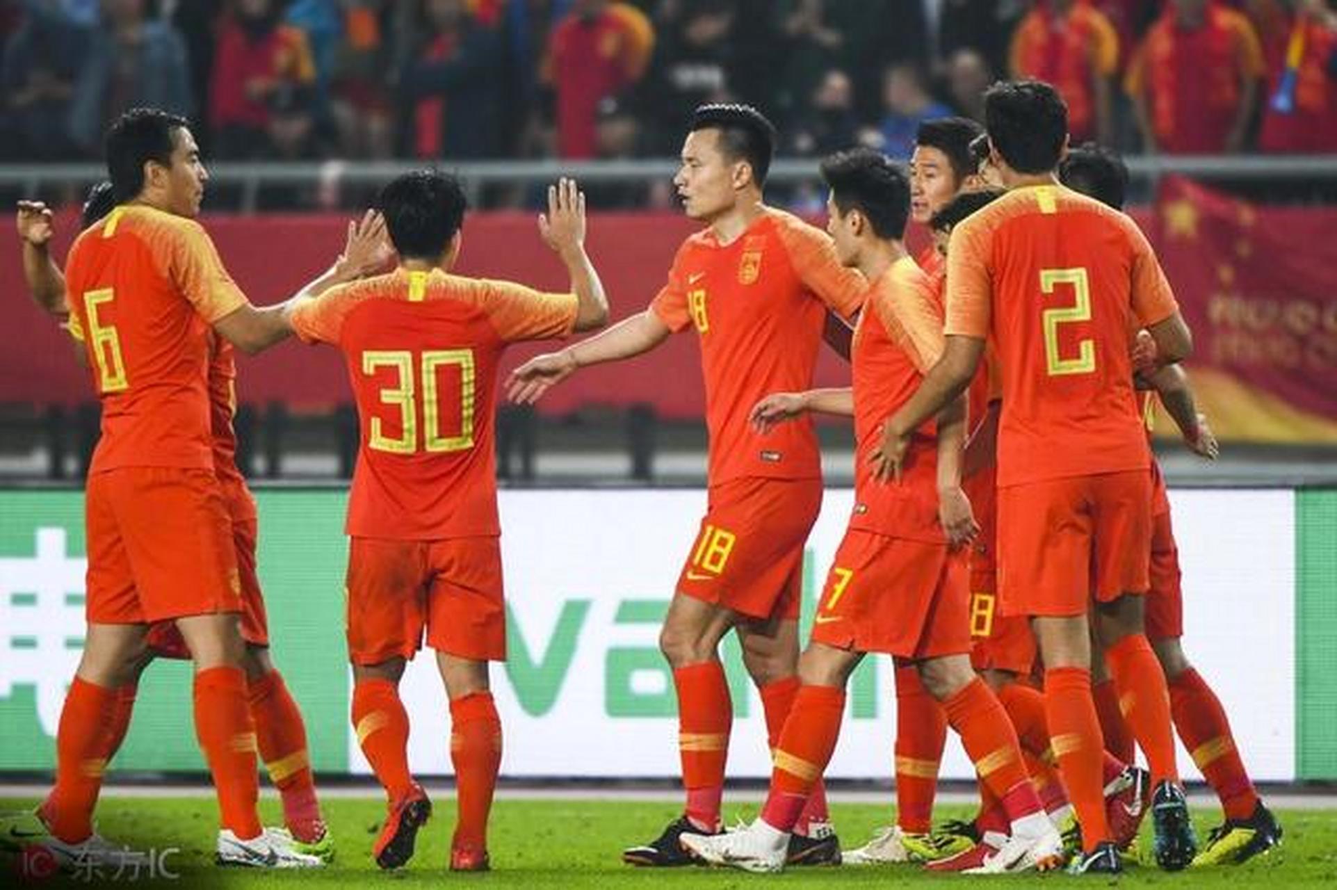 关于国足今晚再战日本，厦门赛场备战紧锣密鼓的信息