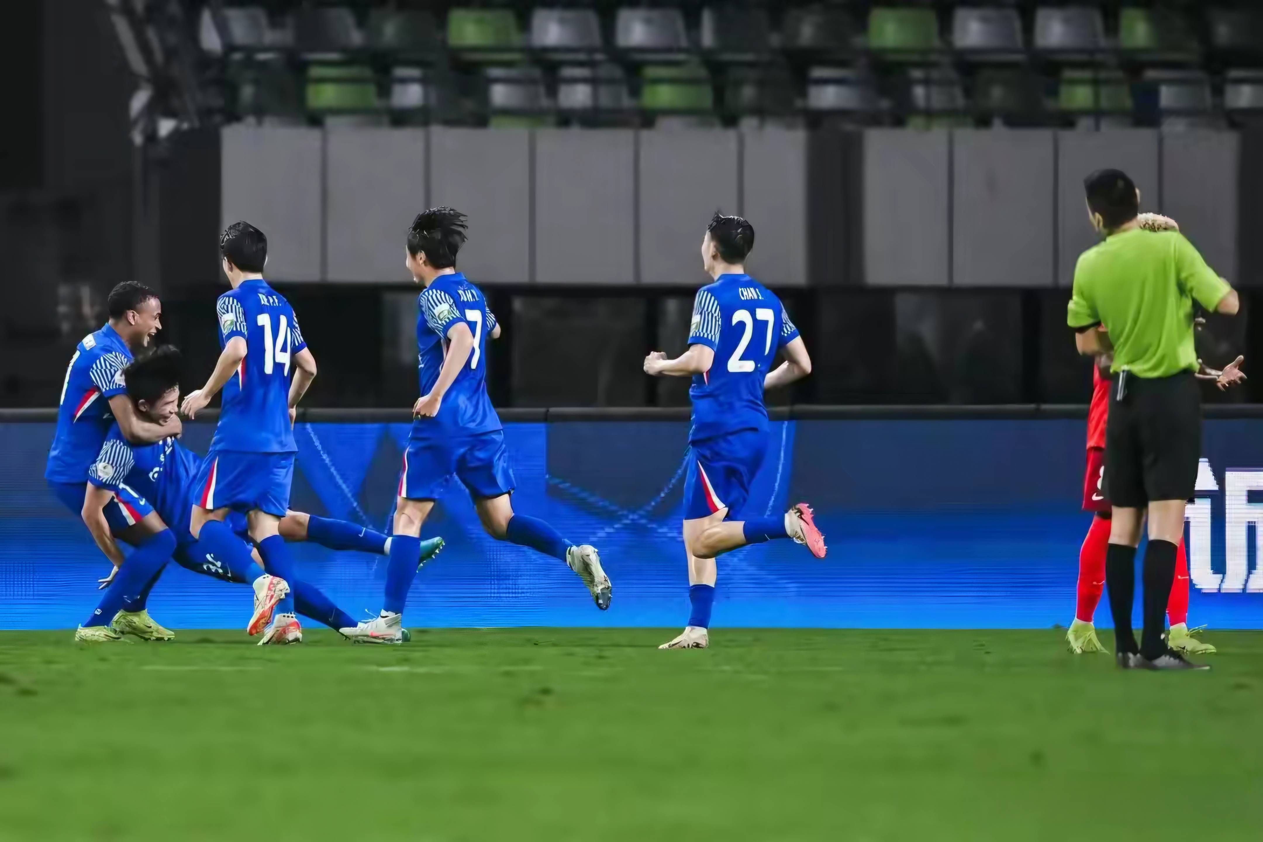 关于中超积分榜：国安14轮不败32分登顶申花同分紧追不舍的信息