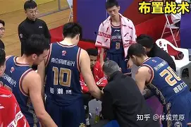 开封队后卫突破空档得手，助球队反超