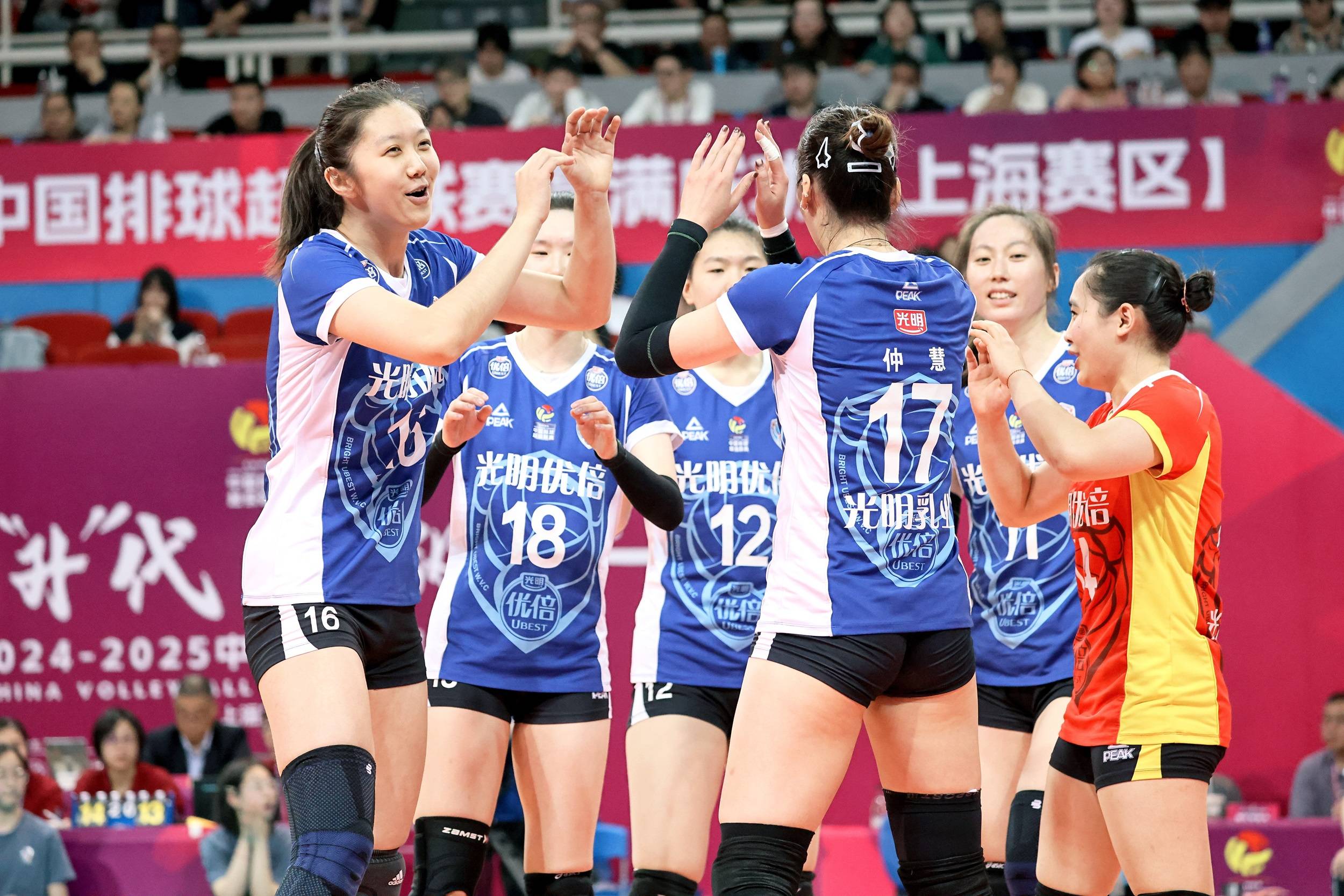 中国女排夺取第五连胜，晋级八强